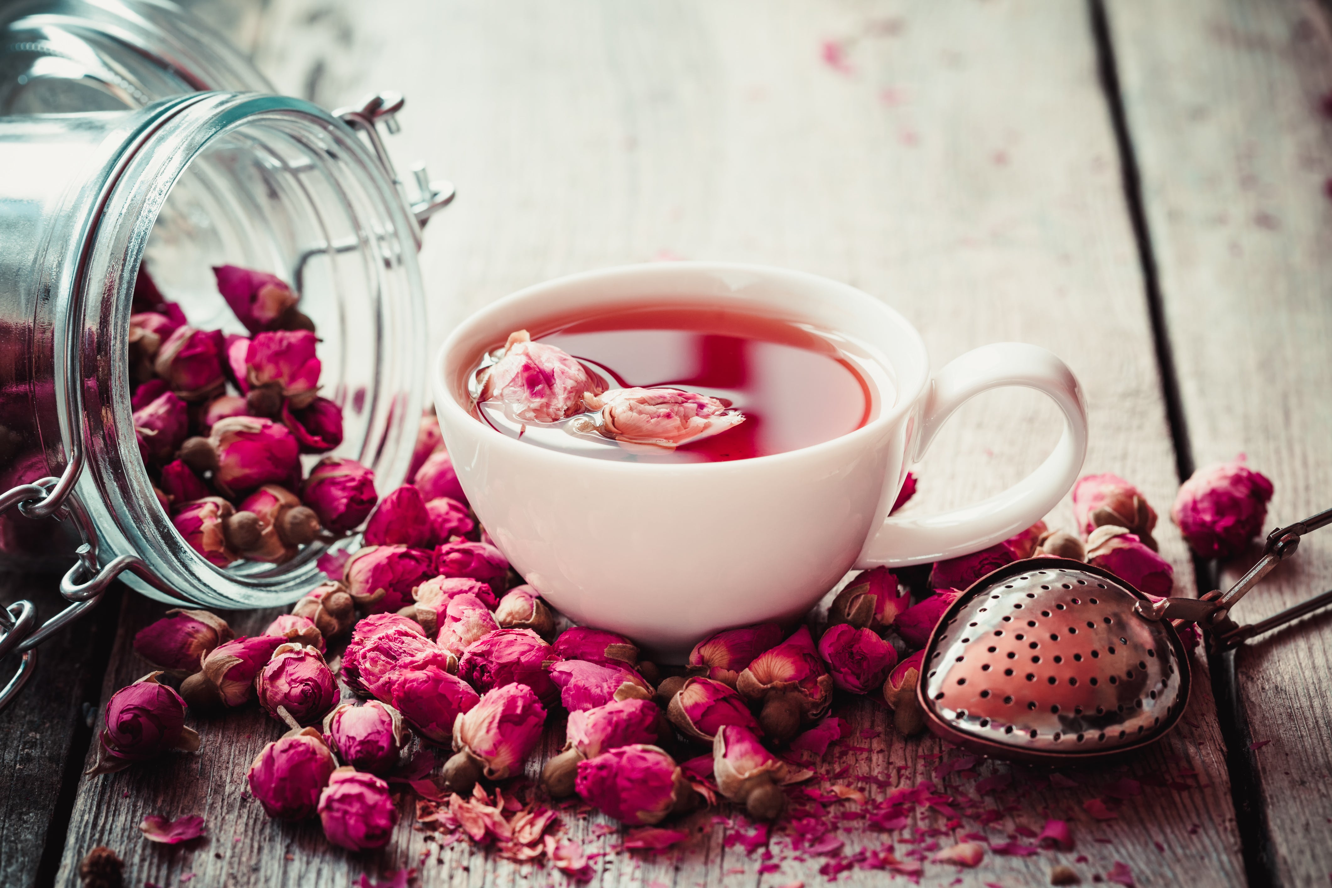 Rose Tea: Benefits And Advantages